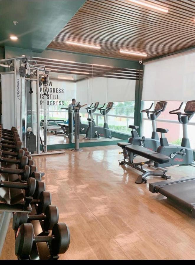 Paranaque City Lancris Residences 2 Bedroom Entire Apartment Near Airport With Pool מראה חיצוני תמונה