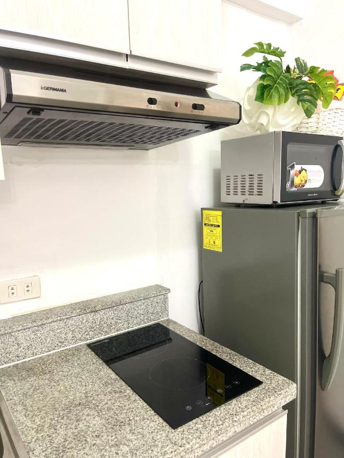 Paranaque City Lancris Residences 2 Bedroom Entire Apartment Near Airport With Pool מראה חיצוני תמונה
