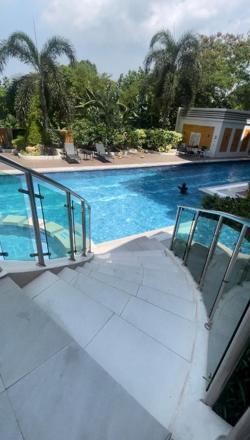 Paranaque City Lancris Residences 2 Bedroom Entire Apartment Near Airport With Pool מראה חיצוני תמונה
