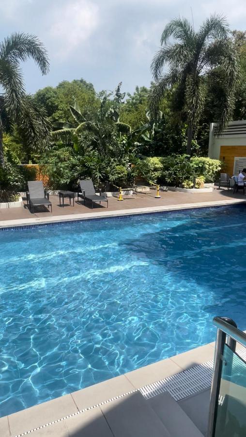 Paranaque City Lancris Residences 2 Bedroom Entire Apartment Near Airport With Pool מראה חיצוני תמונה