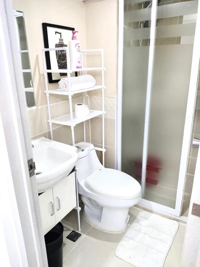 Paranaque City Lancris Residences 2 Bedroom Entire Apartment Near Airport With Pool מראה חיצוני תמונה